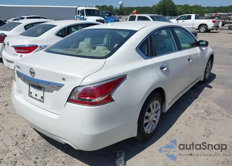 2015 Nissan Altima 2.5/S/Sv/Sl z USA, uszkodzony, nr VIN 1N4AL3AP9FC201952